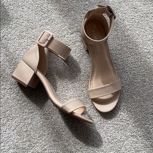 NEVER WORN Block heel nude sandal w/ ankle buckle
